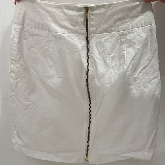 White skirt with full line zipper in the back - Picture 6 of 6